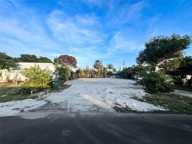 2700 NE 2nd Avenue, sold in Boca Woods, Boca Raton, FL
