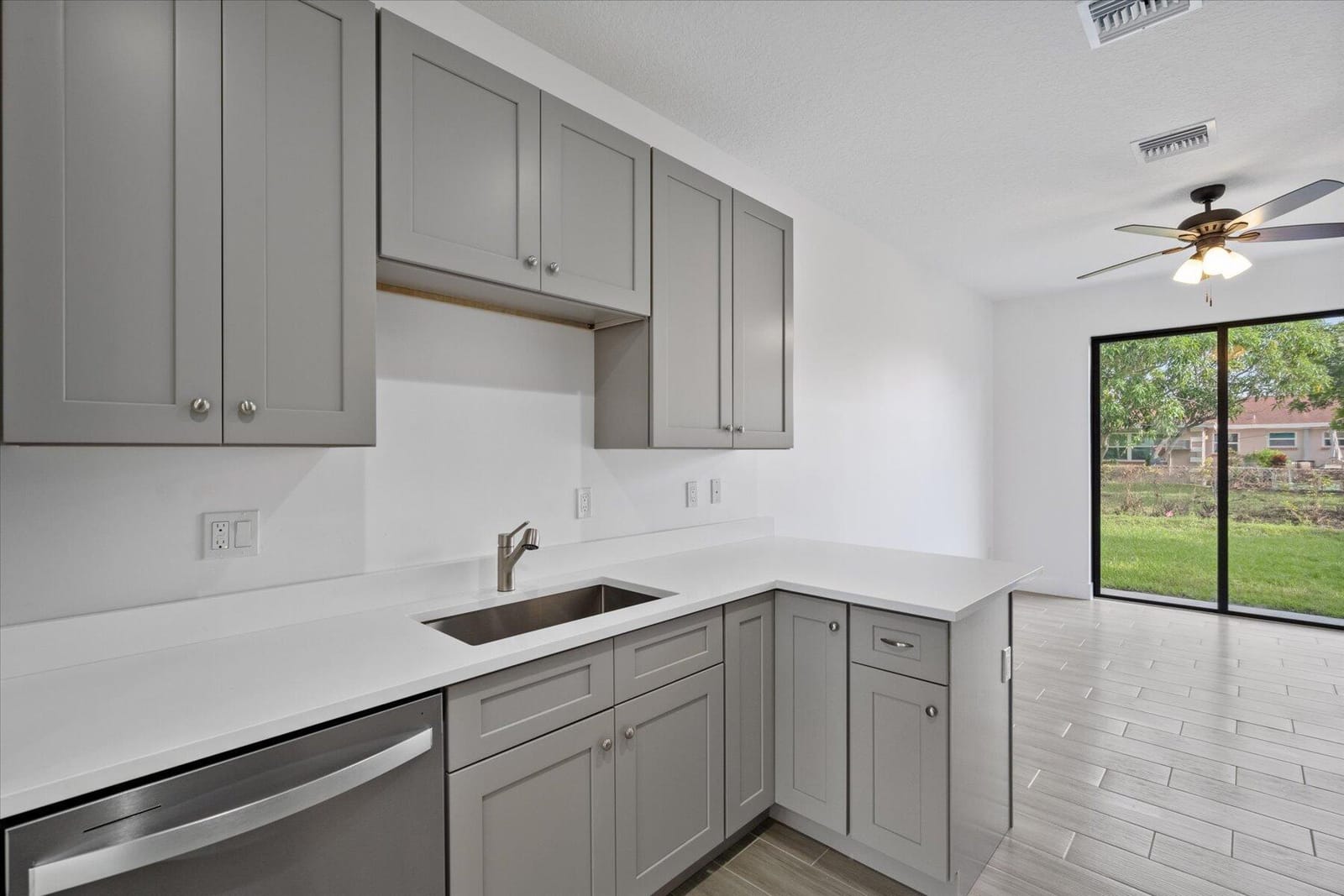 1580 W 32nd Street — photo 7