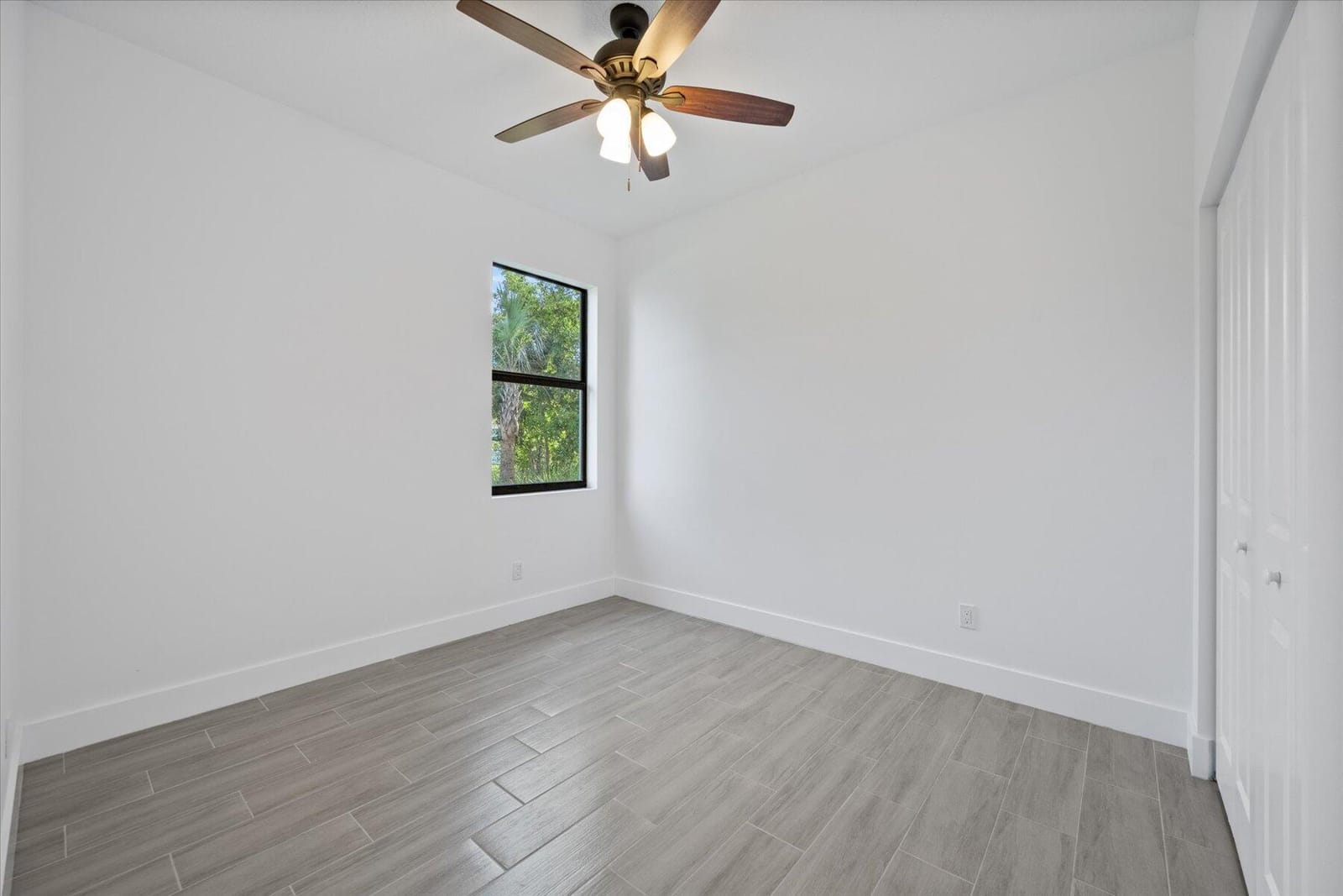 1580 W 32nd Street — photo 9