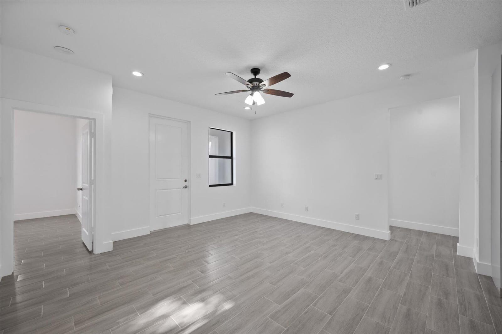 1580 W 32nd Street — photo 10