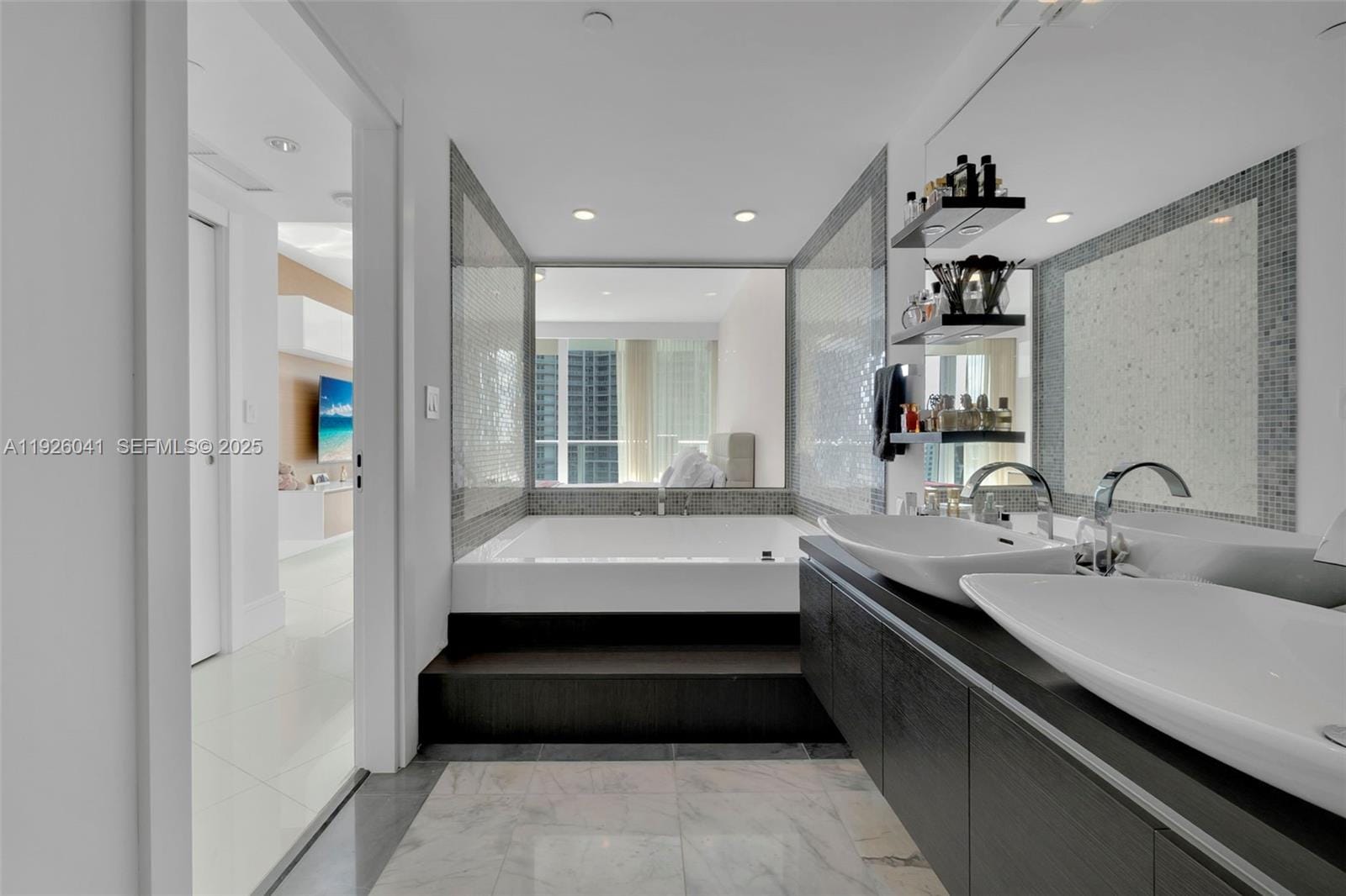 200 Biscayne Boulevard Way 3108, Miami, FL 33131 photo 30