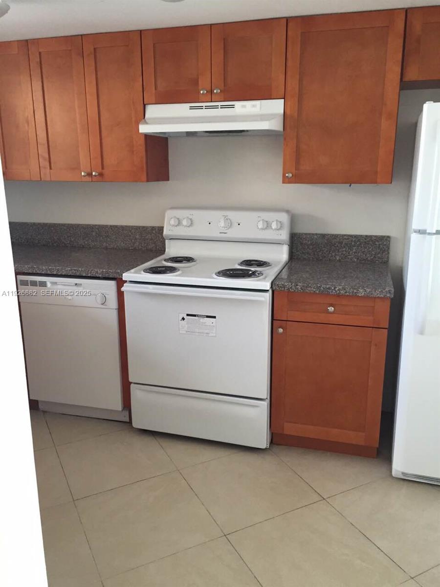 9375 Fontainebleau Boulevard L423, Miami, FL 33172, Miami