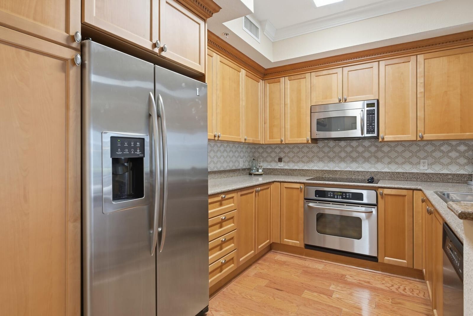 4 Renaissance Way 110 — photo 8