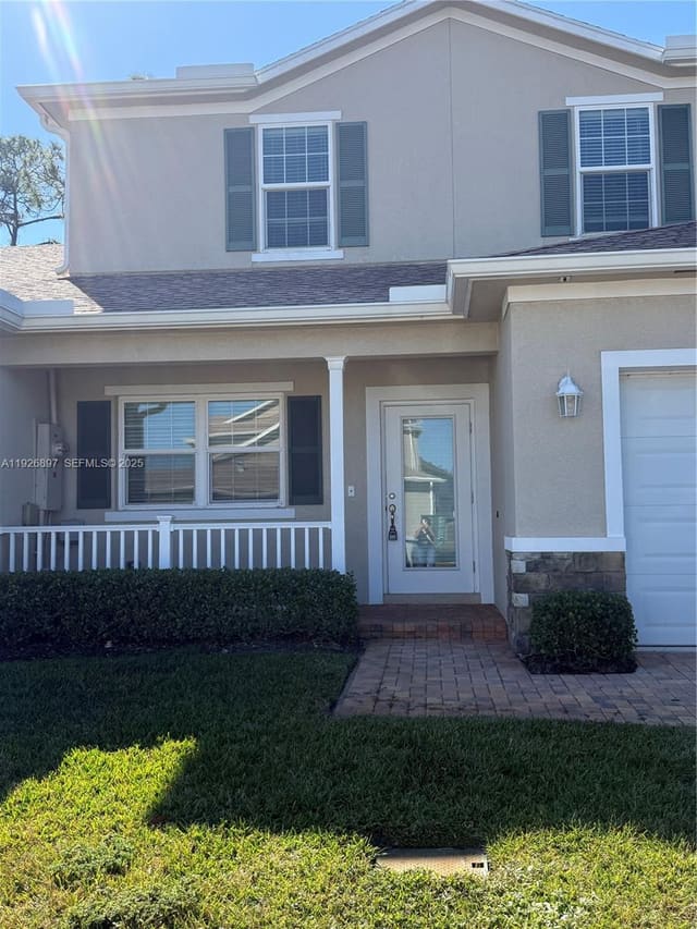 977 NE Trailside Run, Port St. Lucie, FL 34983