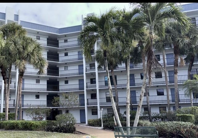 4640 Lucerne Lakes Boulevard W 605, Lake Worth, FL 33467