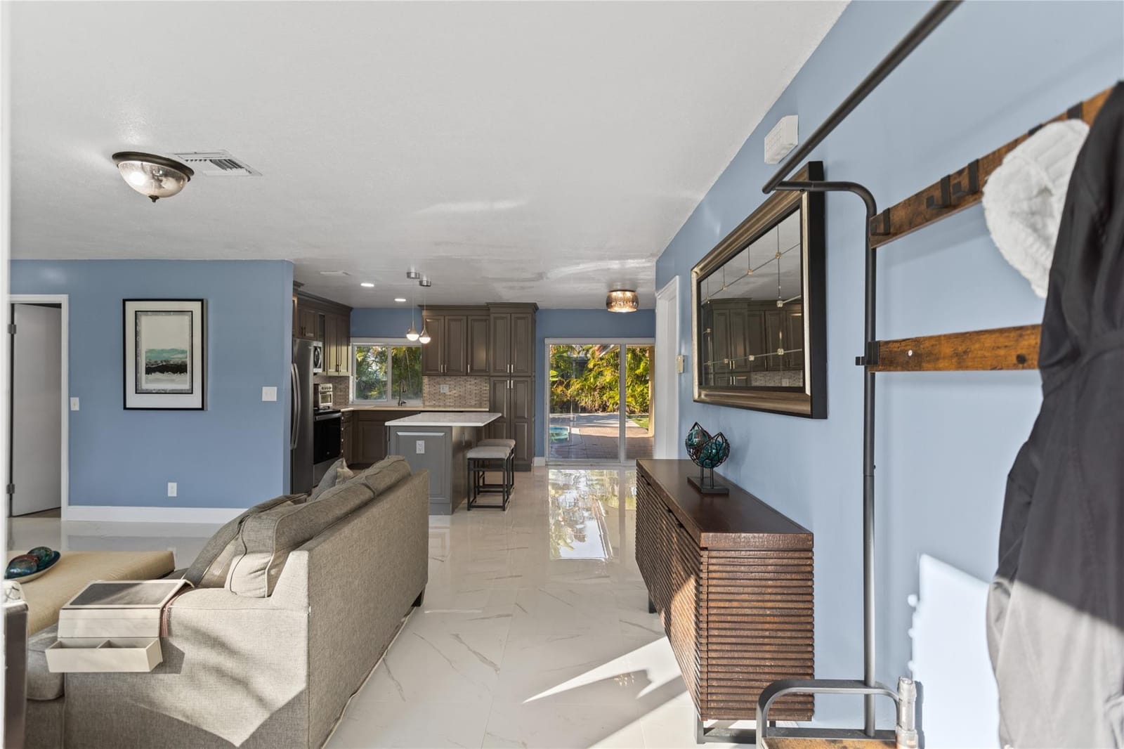 11305 NW 38th Street — photo 2