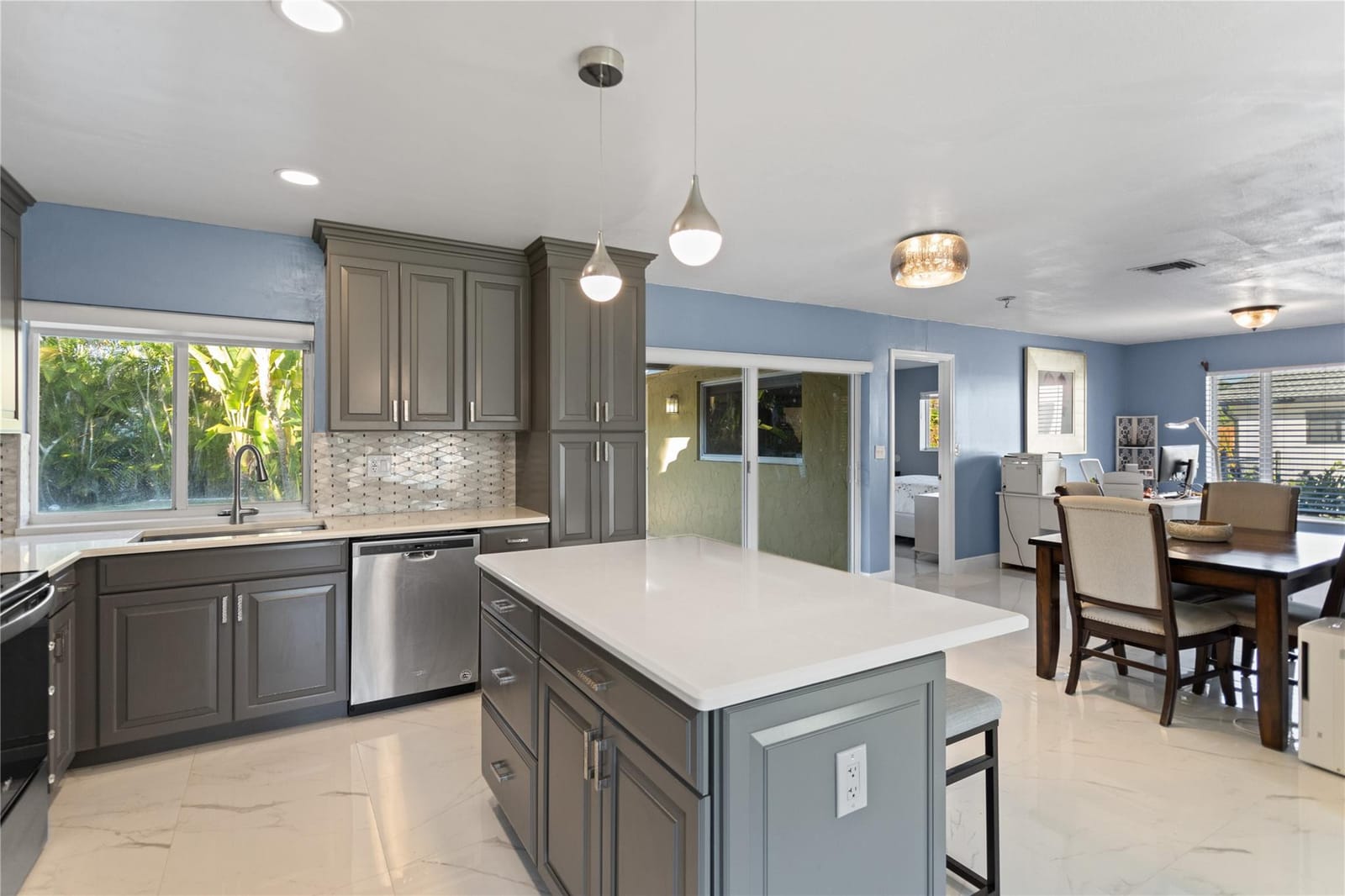 11305 NW 38th Street — photo 8