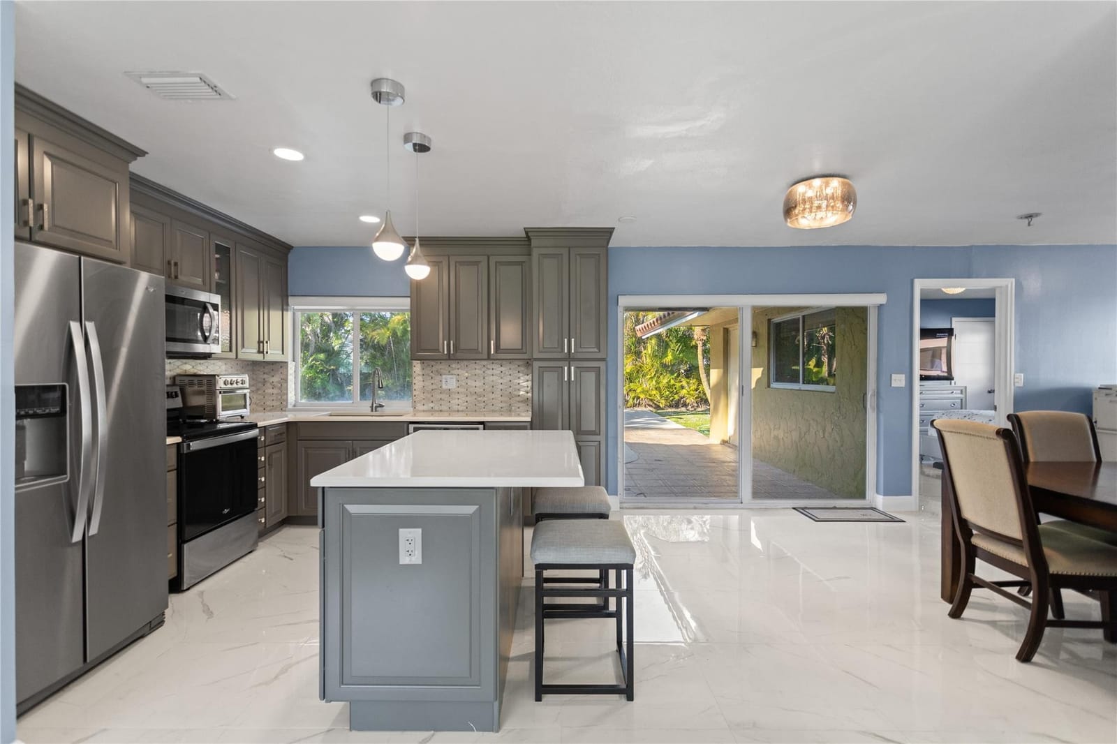 11305 NW 38th Street — photo 9
