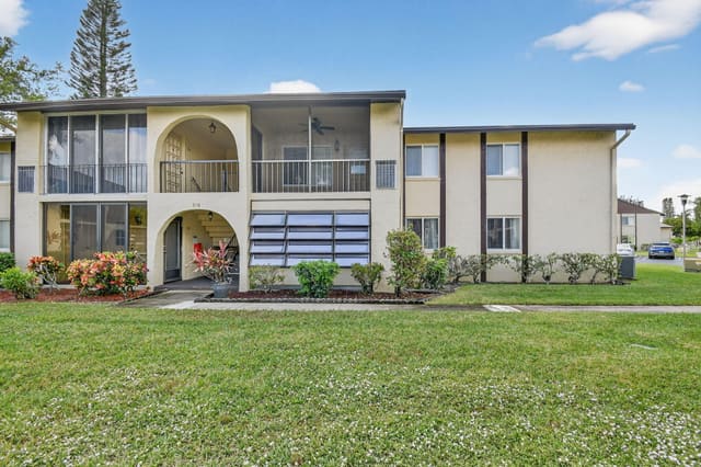 310 Pine Ridge Circle B-1, Greenacres, FL 33463