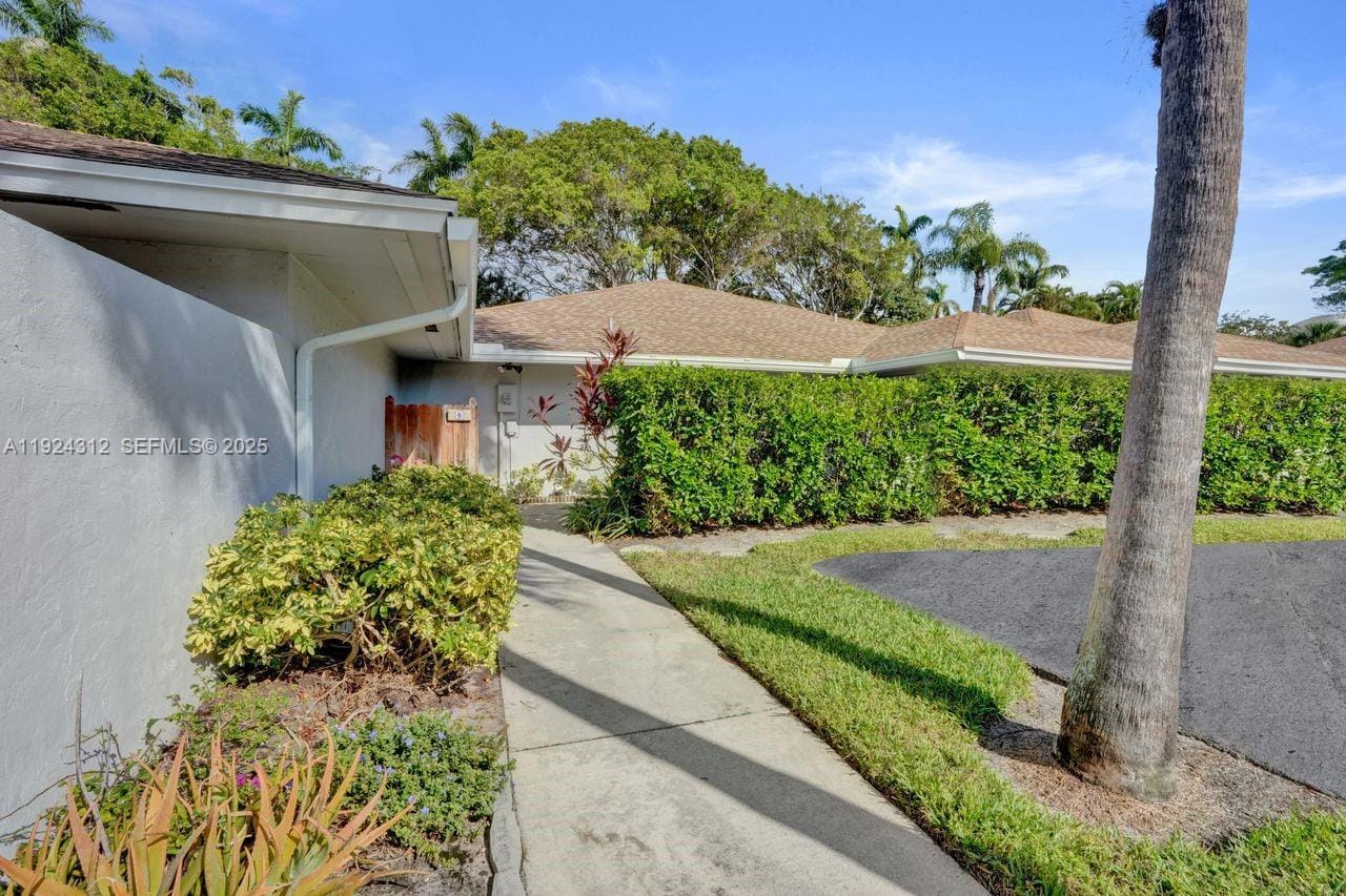 9 S Lakeshore Drive, Hypoluxo, FL 33462