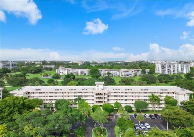 3900 Oaks Clubhouse Drive 507, Pompano Beach, FL 33069