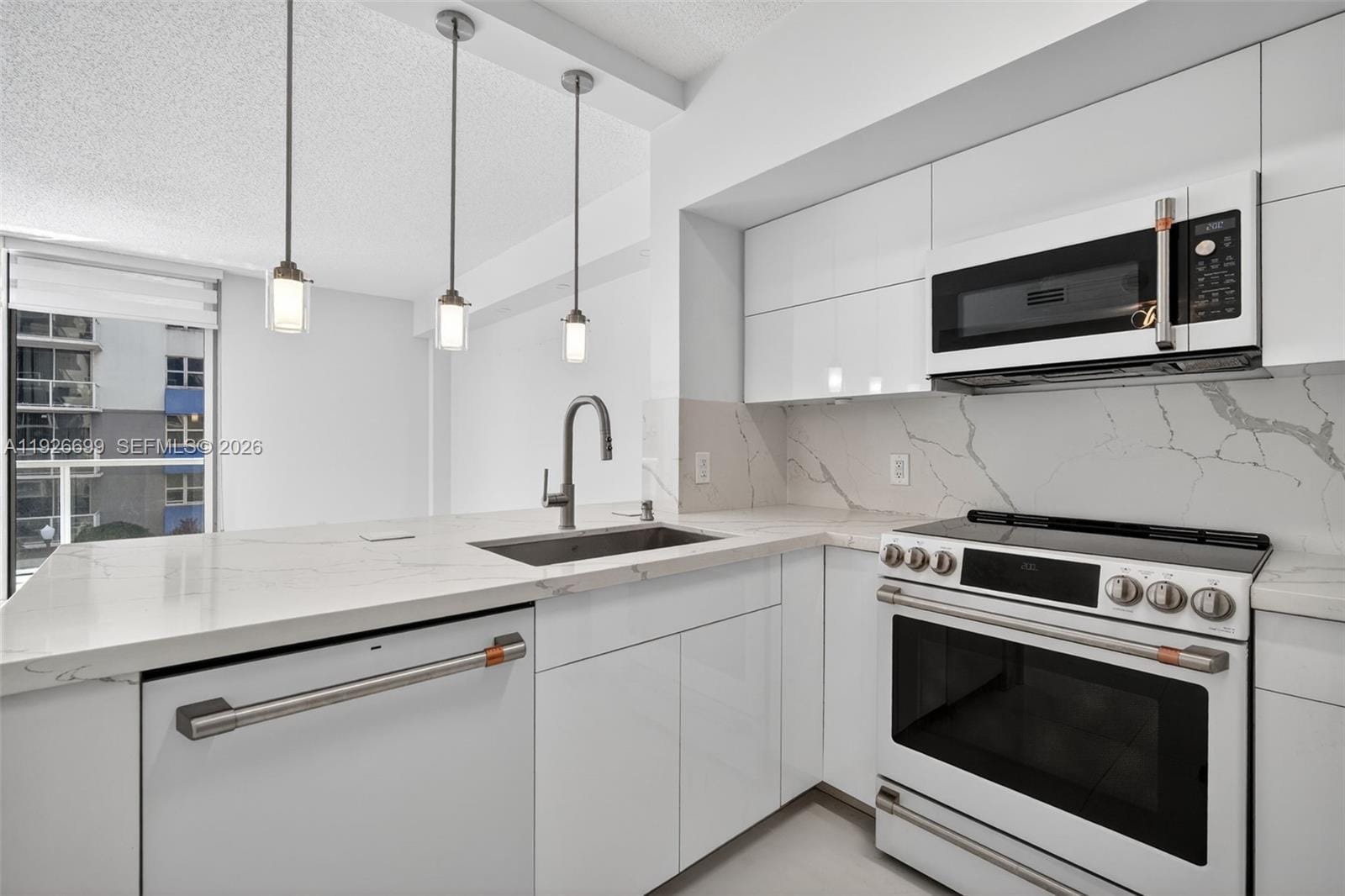 5077 NW 7th Street 610, Miami, FL 33126 photo 4