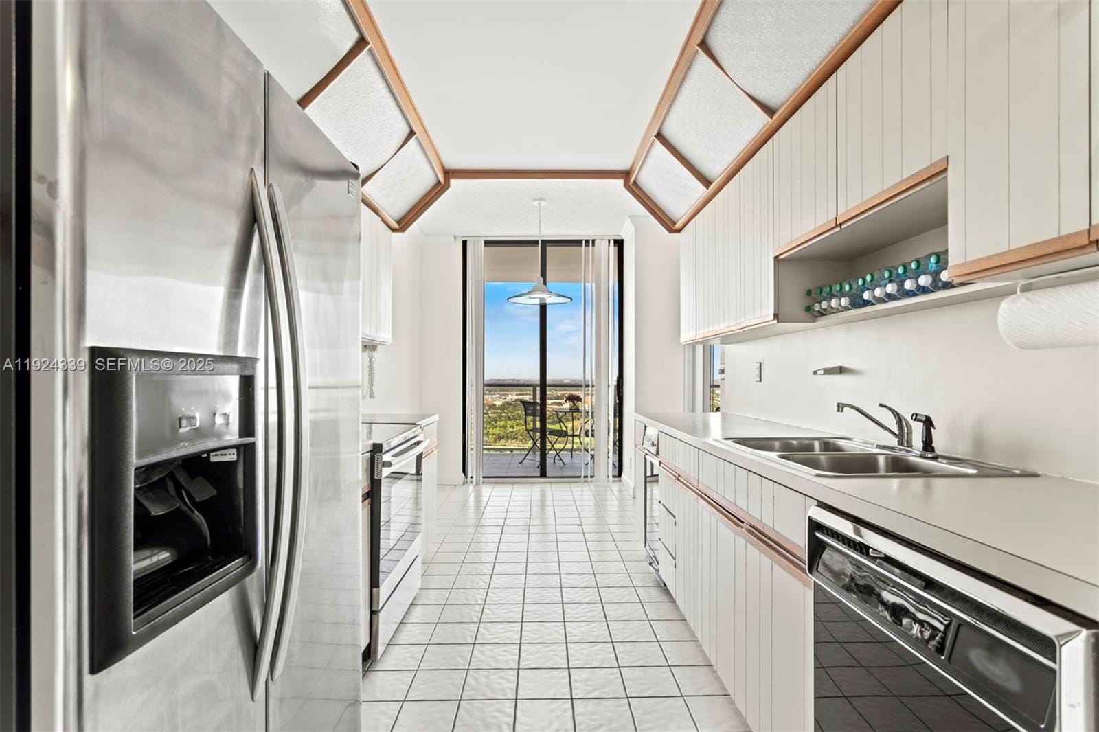 19500 Turnberry Way 26-C — photo 8