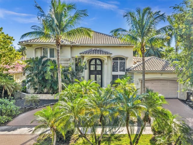 922 Washington Street, sold in Hollywood Golf Estates Se, Hollywood, FL