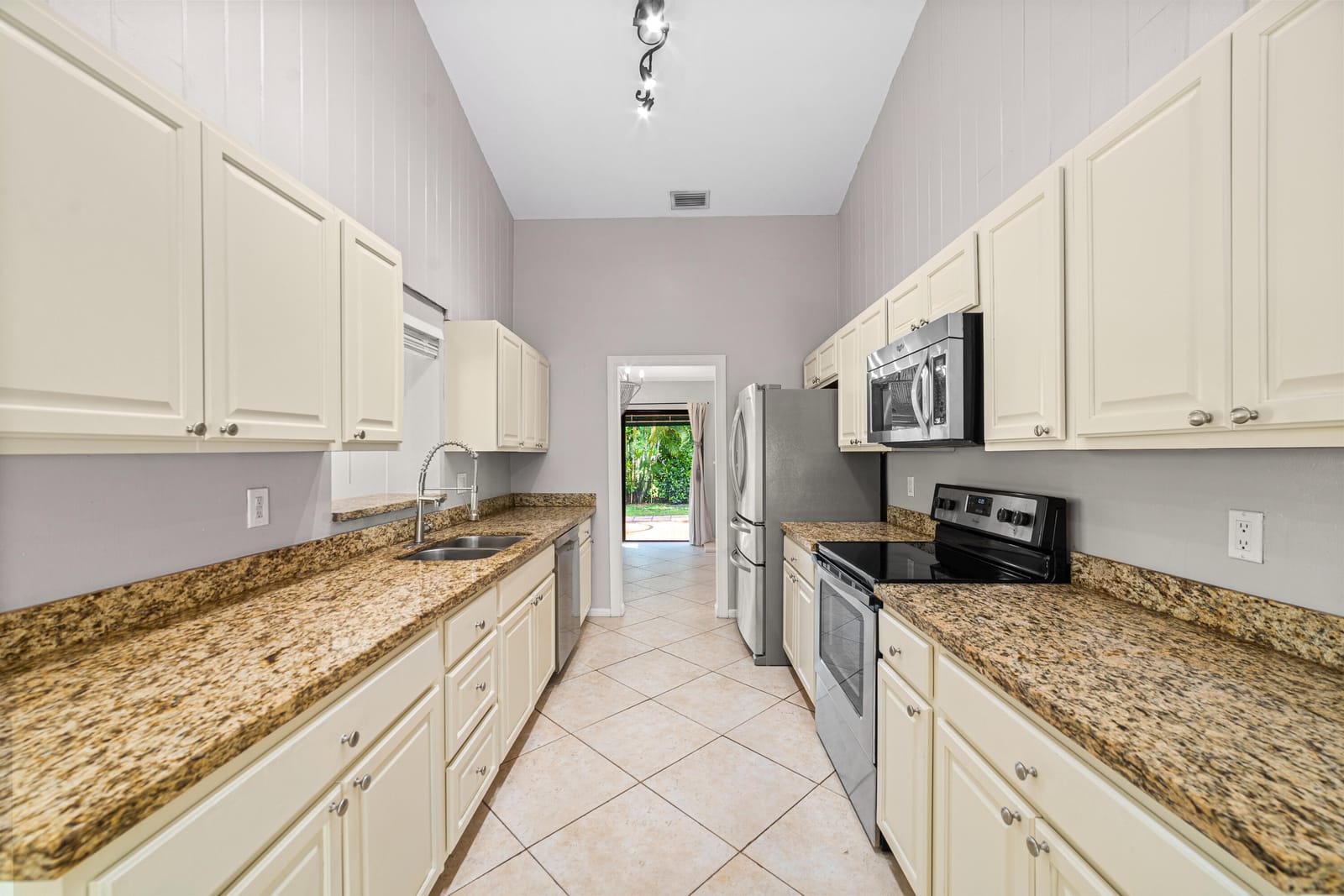 6200 Via Tierra Drive, Boca Raton, FL 33433 photo 8