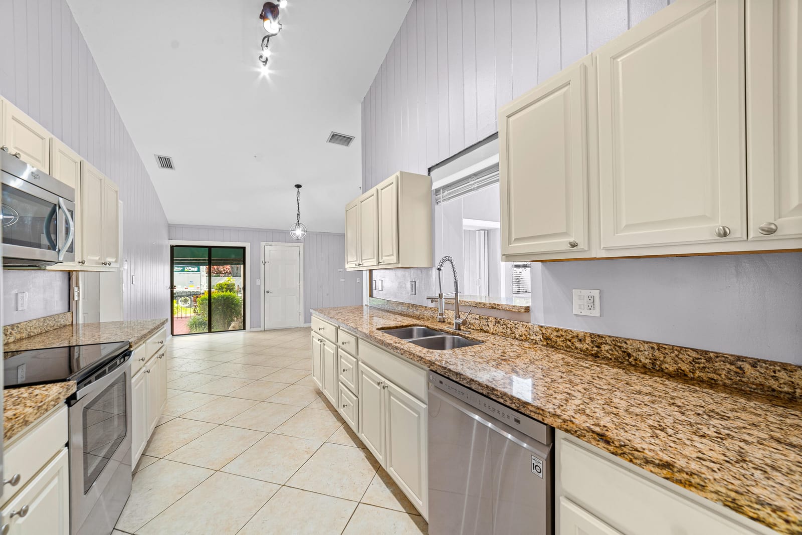 6200 Via Tierra Drive, Boca Raton, FL 33433 photo 10