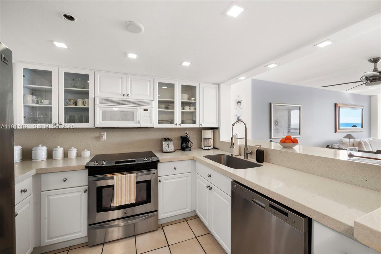2555 Collins Avenue 805 — photo 8