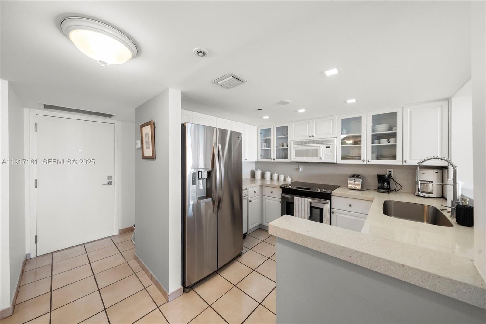 2555 Collins Avenue 805 — photo 10