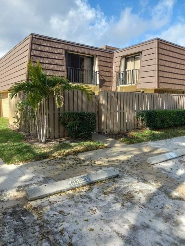116 1 St Court 116, Palm Beach Gardens, FL 33410