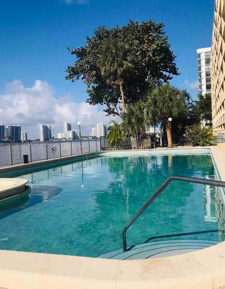 17600 N Bay Road N403, Sunny Isles Beach, FL 33160 photo 28