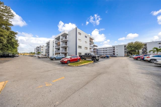 5765 W 25th Court 411, sold in El Pueblo De Vera Condo, Hialeah, FL