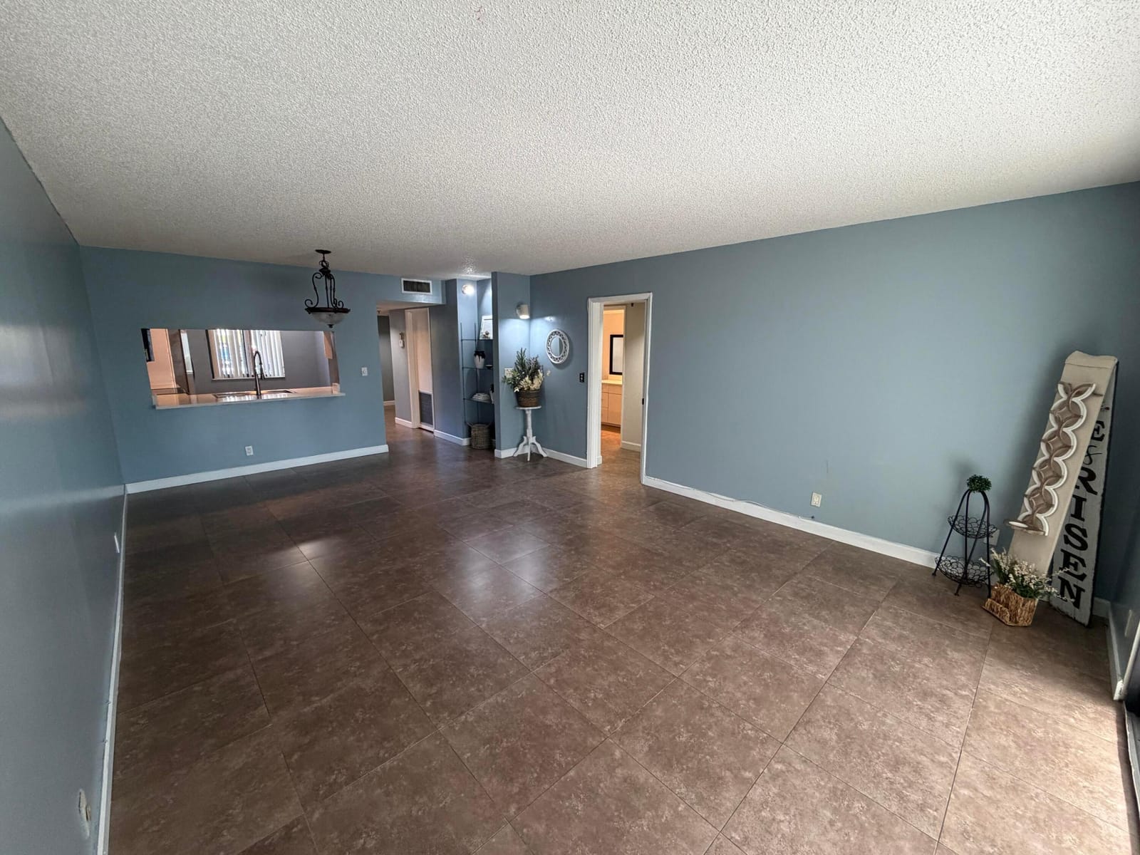 2202 S Cypress Bend Drive 101 — photo 9