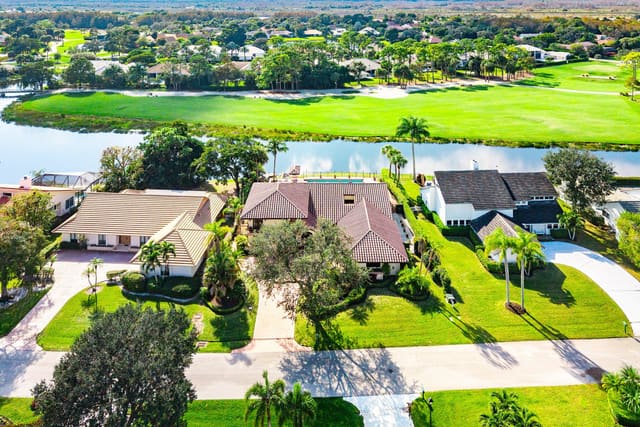 22 Marlwood Lane, sold in Marlwood Estates, Palm Beach Gardens, FL