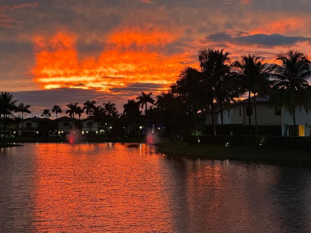 8800 NW 98th Court, Doral, FL 33178