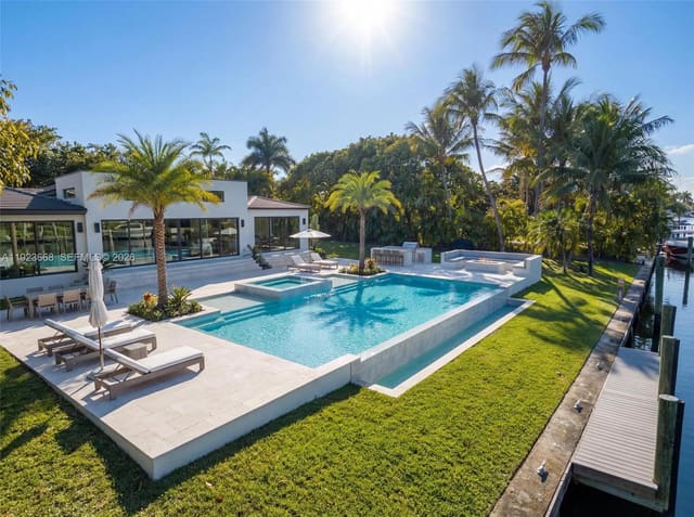 7425 Belle Meade Boulevard, sold in New Belle Meade Sub, Miami, FL