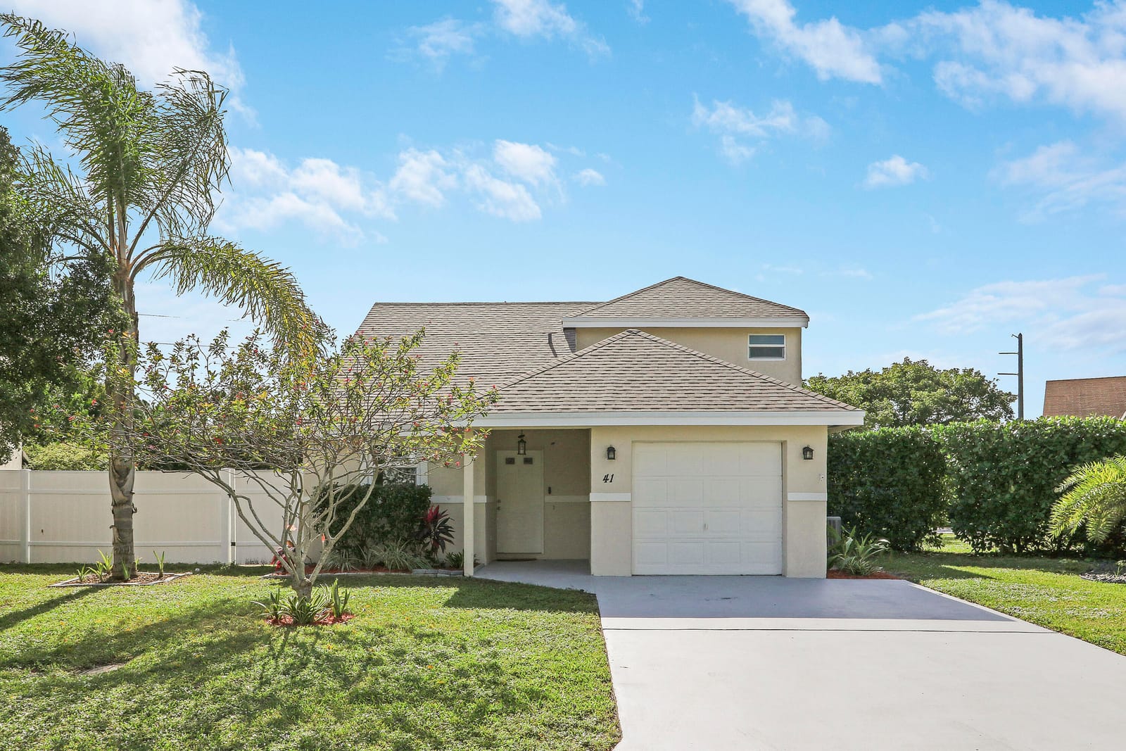 41 Tara Lakes Drive E, Boynton Beach, FL 33436