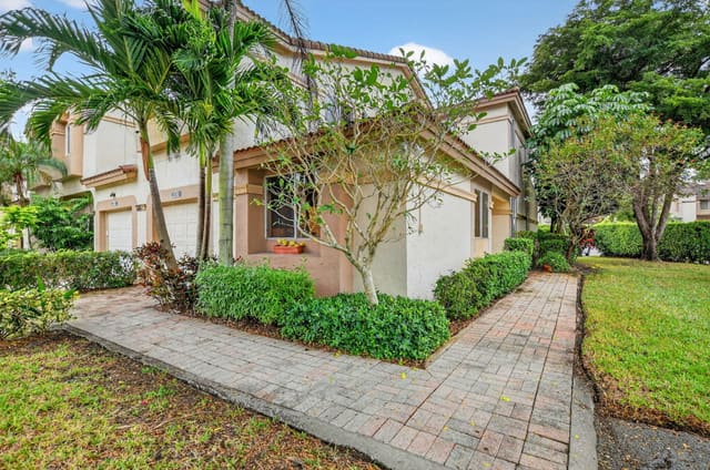6780 Via Regina, sold in Plum At Boca Pointe Condos One Thru 15 Filed In Or, Boca Raton, FL