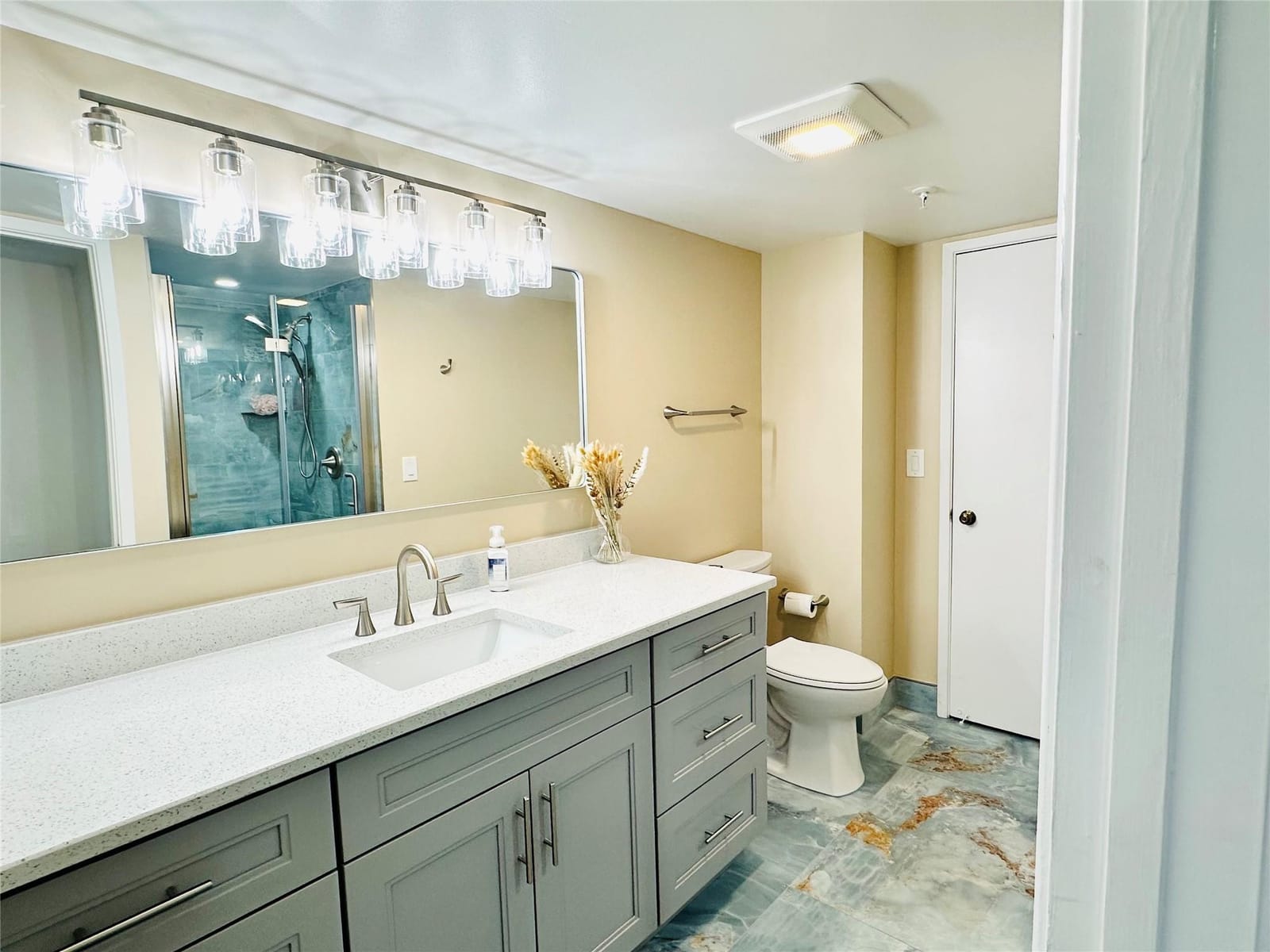 2200 S Cypress Bend Drive 802 — photo 11