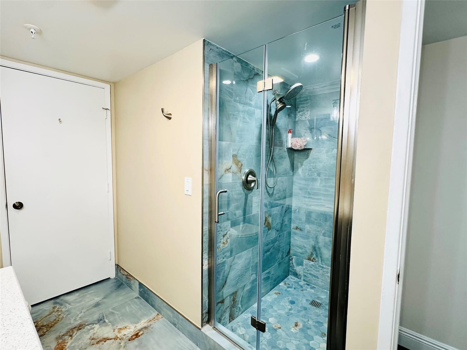 2200 S Cypress Bend Drive 802 — photo 12