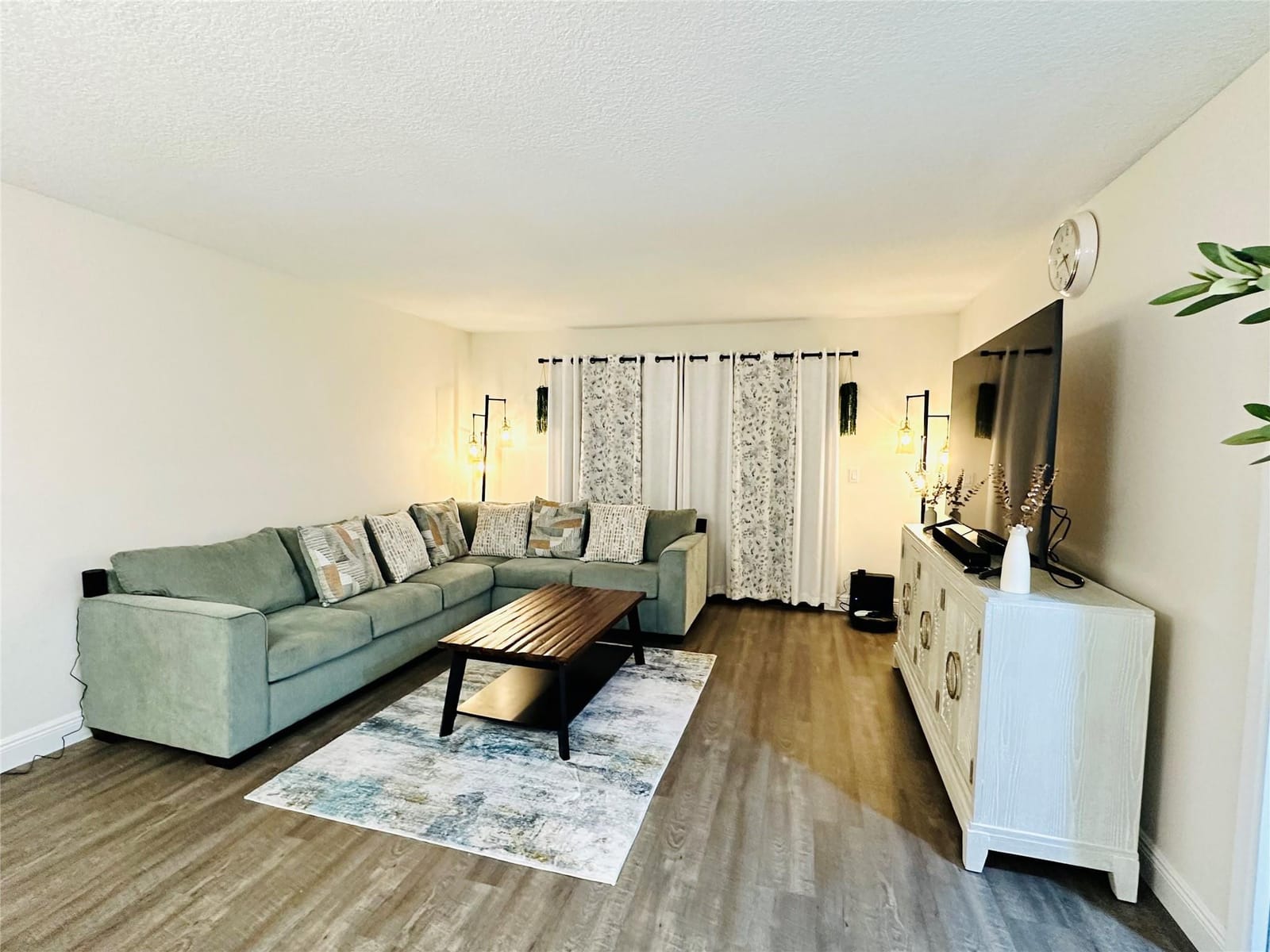 2200 S Cypress Bend Drive 802 — photo 3