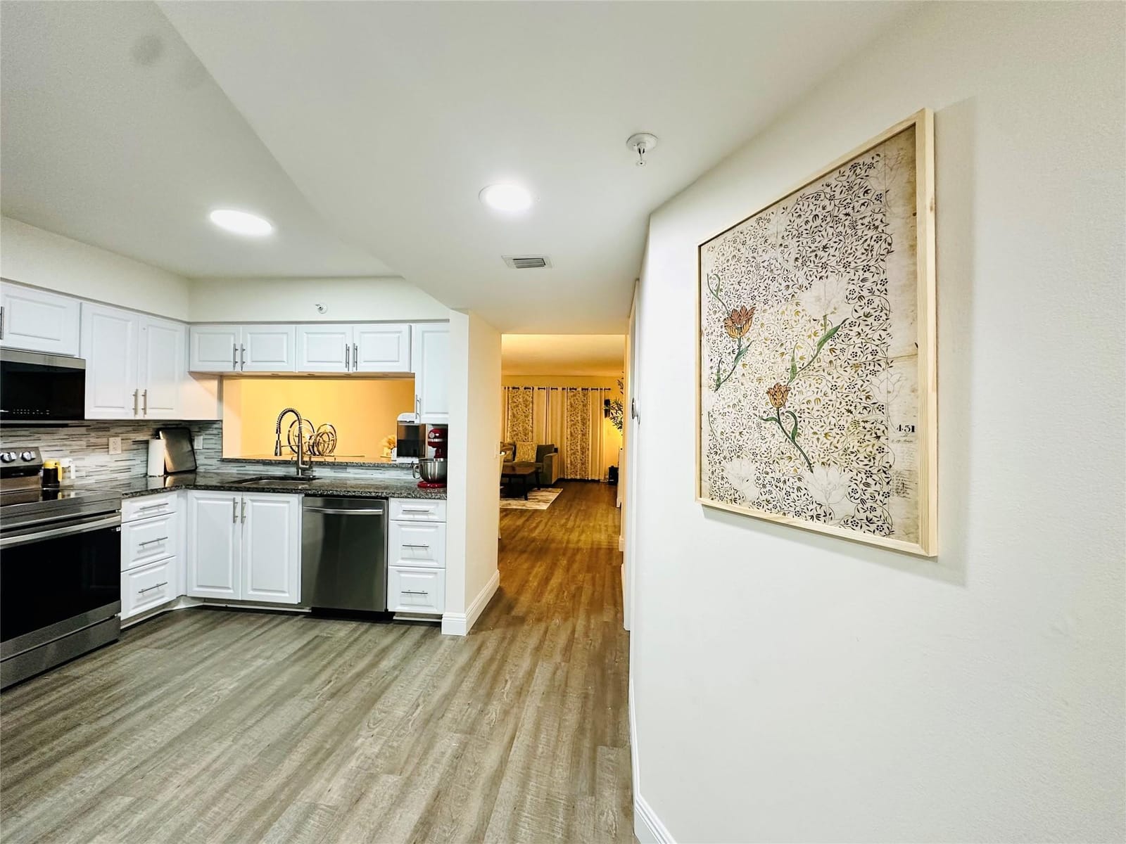 2200 S Cypress Bend Drive 802 — photo 5