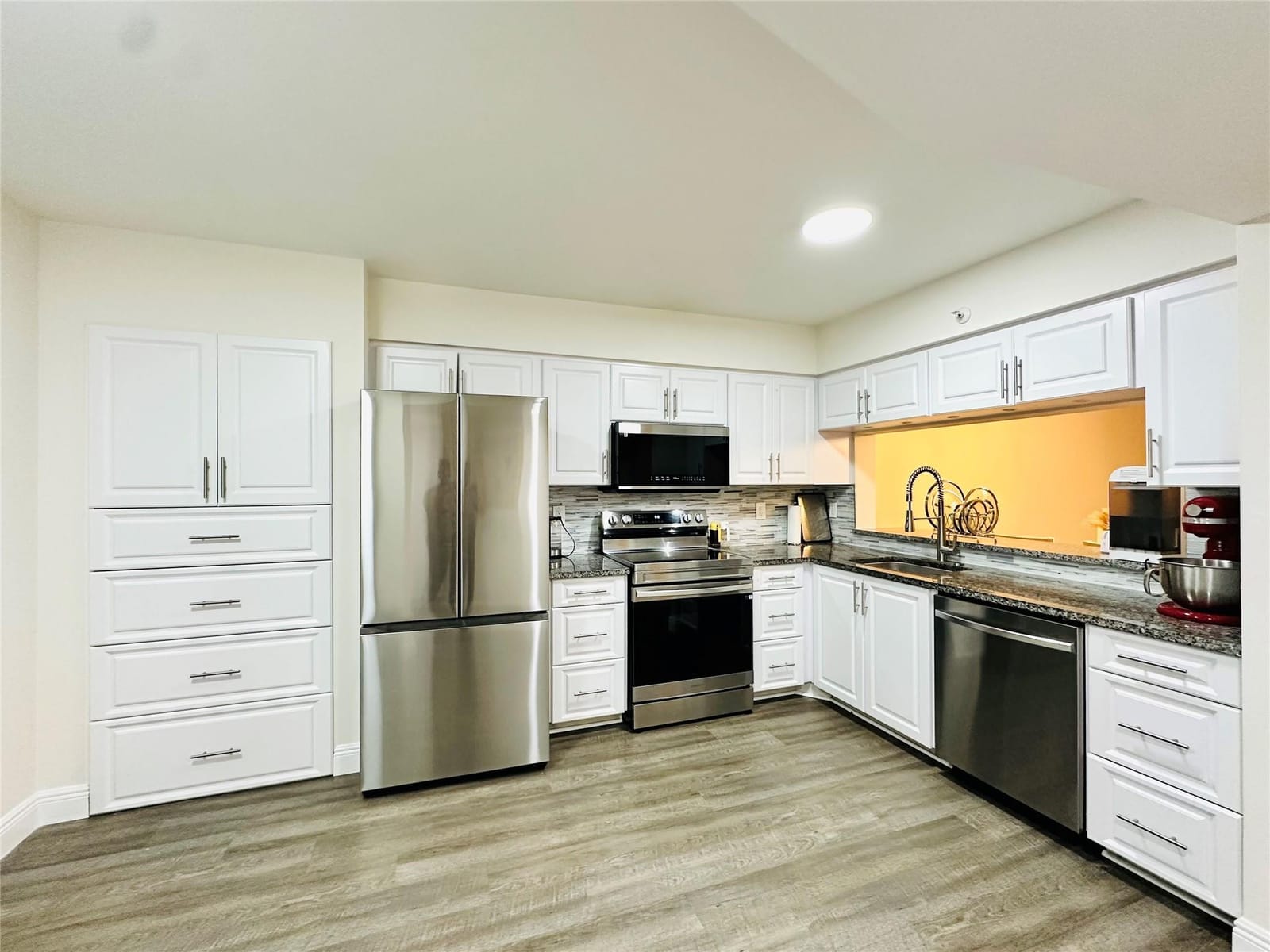 2200 S Cypress Bend Drive 802 — photo 6