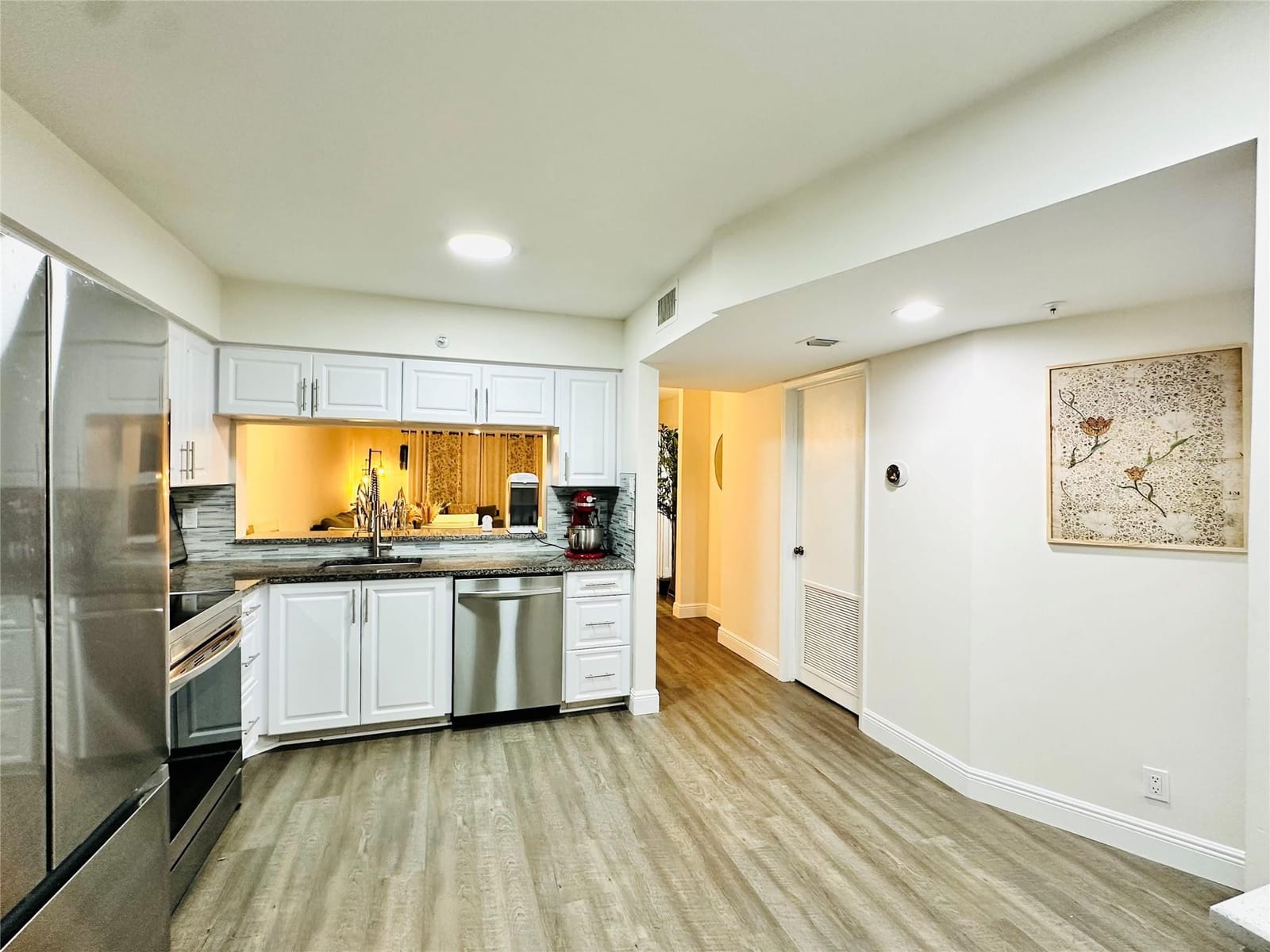 2200 S Cypress Bend Drive 802 — photo 8