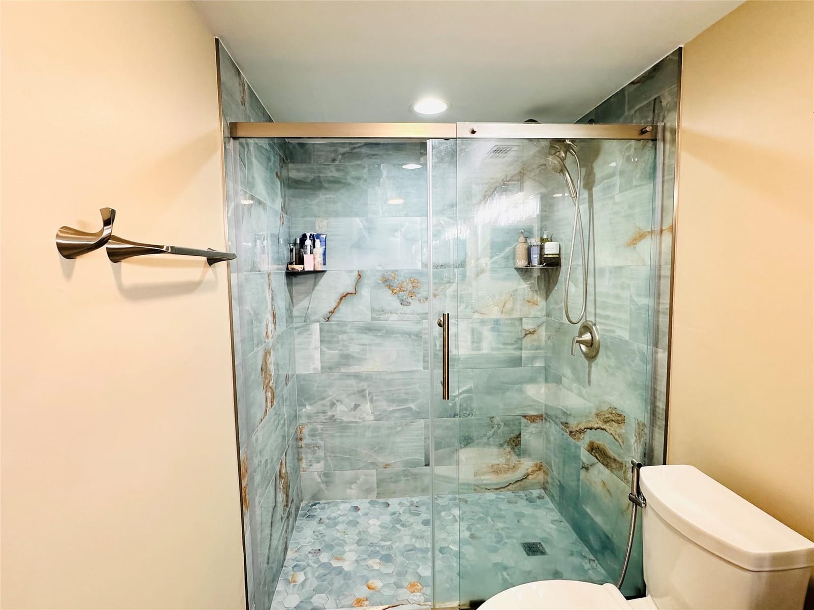 2200 S Cypress Bend Drive 802 — photo 10