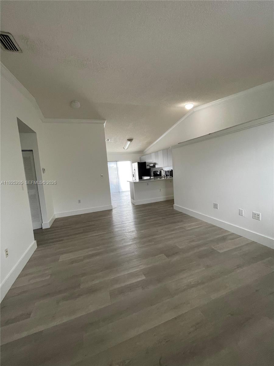 3375 W 76th Street 211, Hialeah, FL 33018, Hialeah