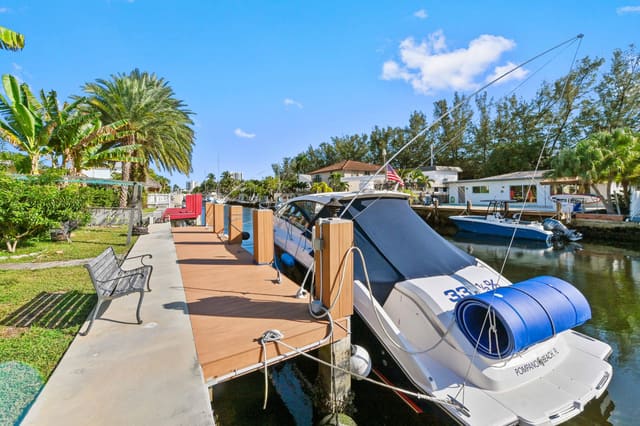 2576 SE 14th Street, sold in Pompano Isles 27-15 B, Pompano Beach, FL
