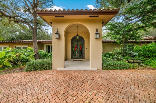 6755 SW 99th Terrace, Pinecrest, FL 33156