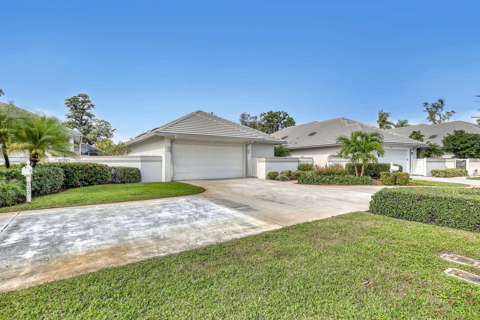 201 Orange Tree Drive, Atlantis, FL 33462 photo 2