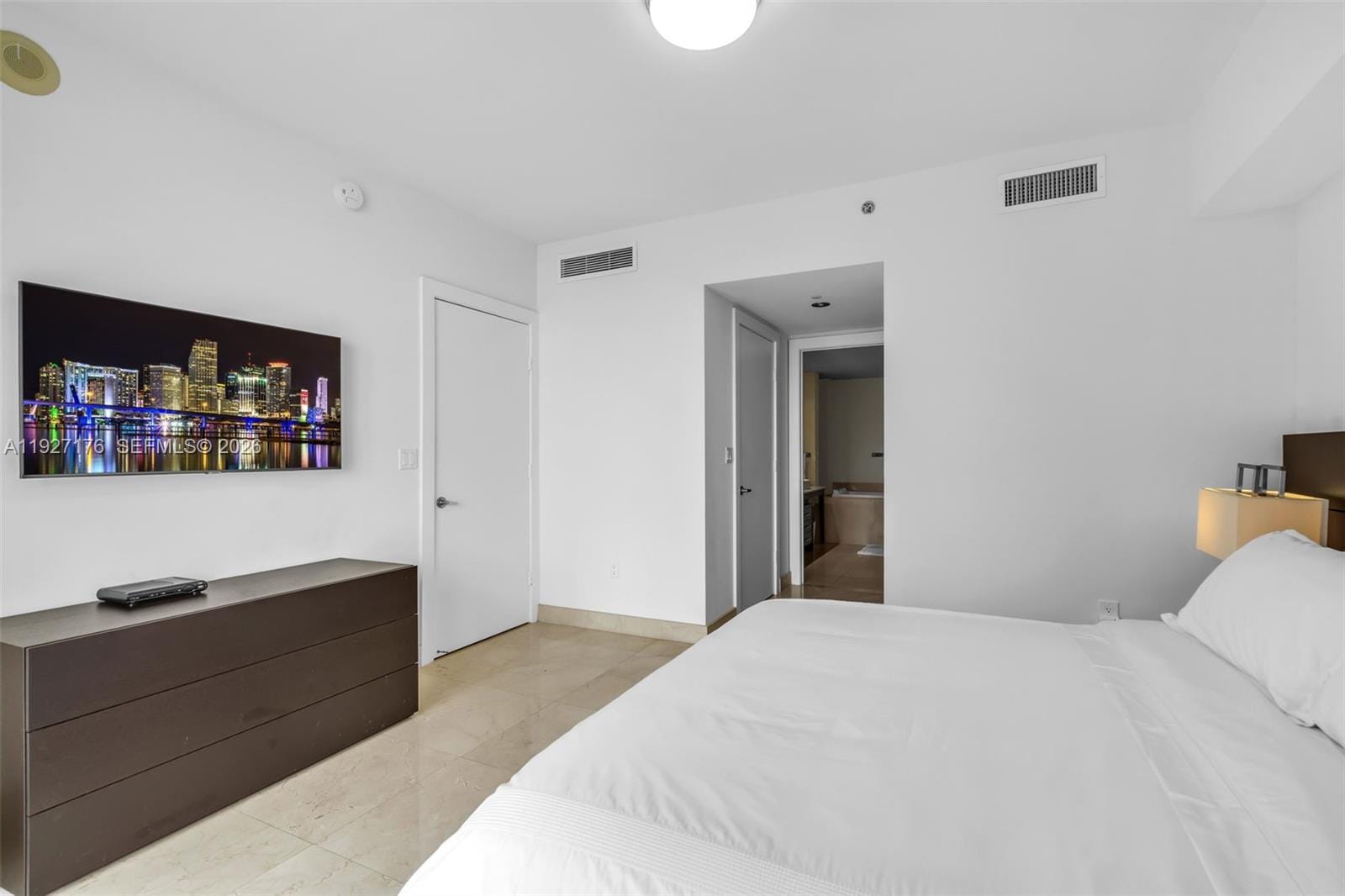 495 Brickell Avenue 2405, Miami, FL 33131 photo 17