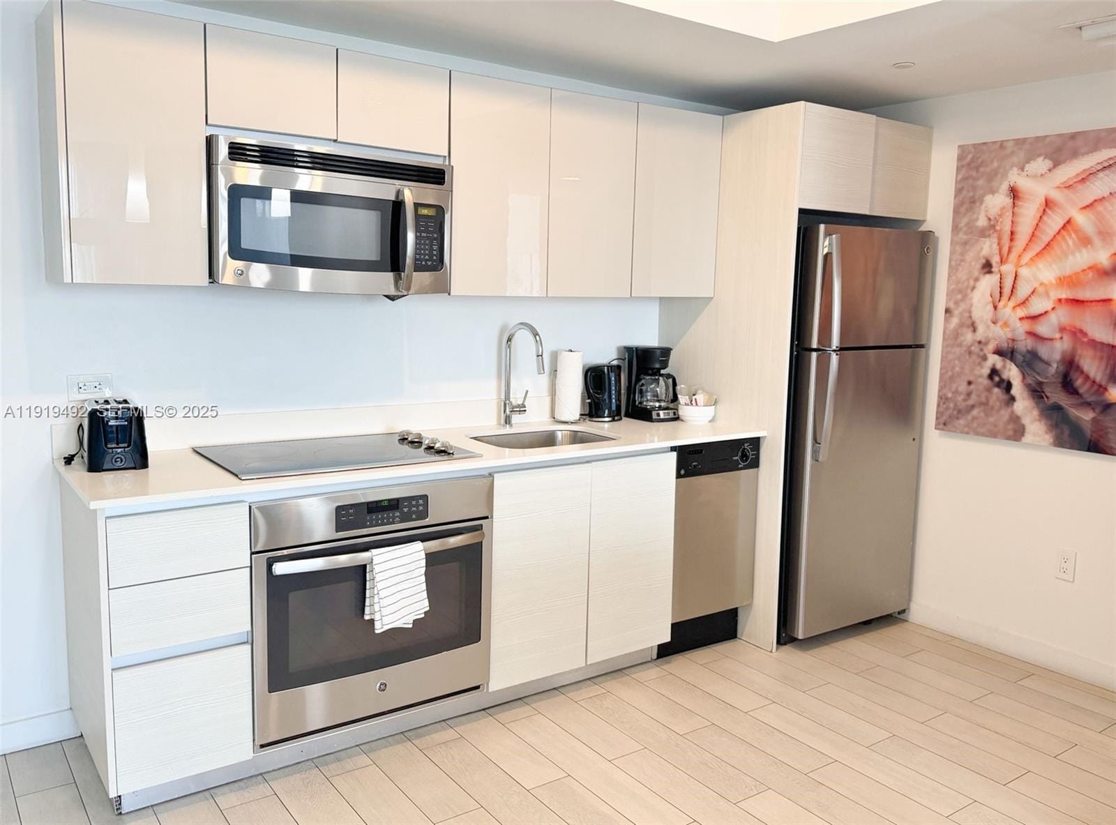 2602 E Hallandale Beach Boulevard R1807 — photo 4