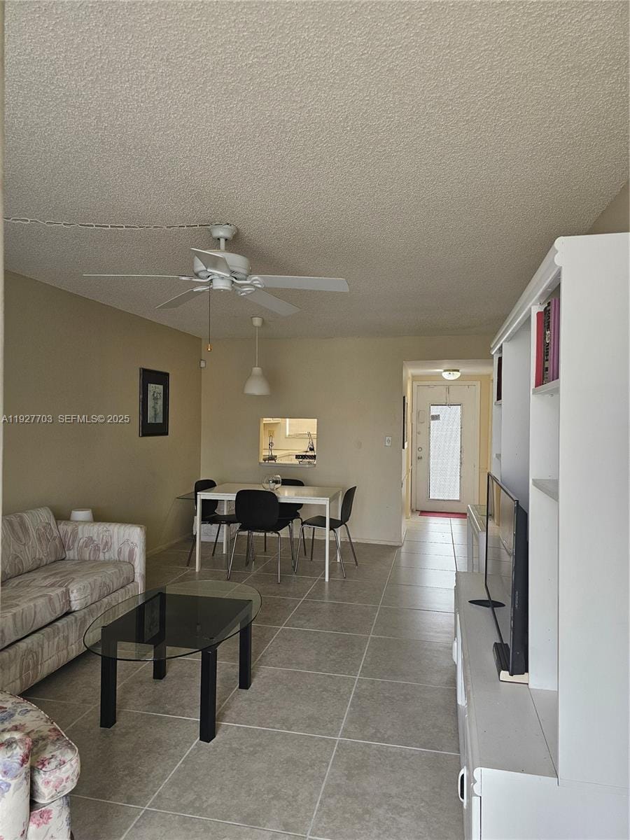 8280 Sunrise Lakes Boulevard 205, Sunrise, FL 33322