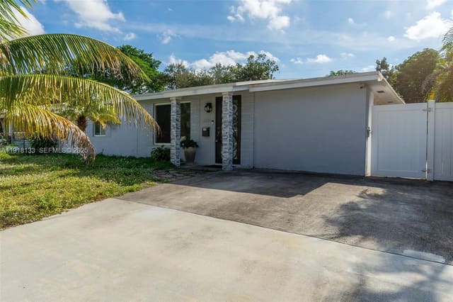 6634 Hope Street, sold in Palm Lane Villa, Hollywood, FL