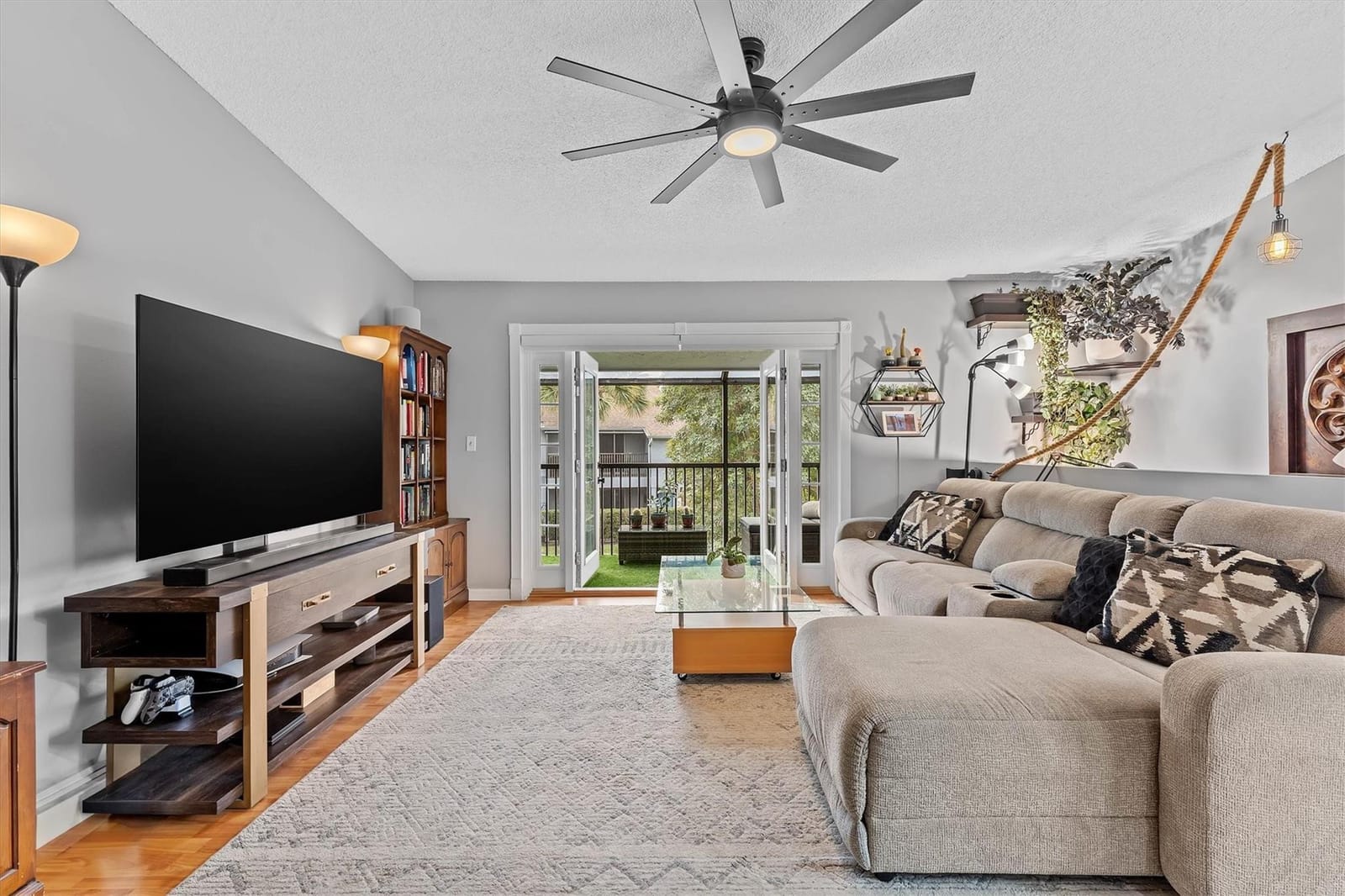 2761 S Oakland Forest Drive 204 — photo 2