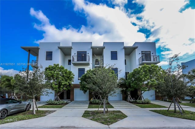 1640 Mckinley Street, Hollywood, FL 33020