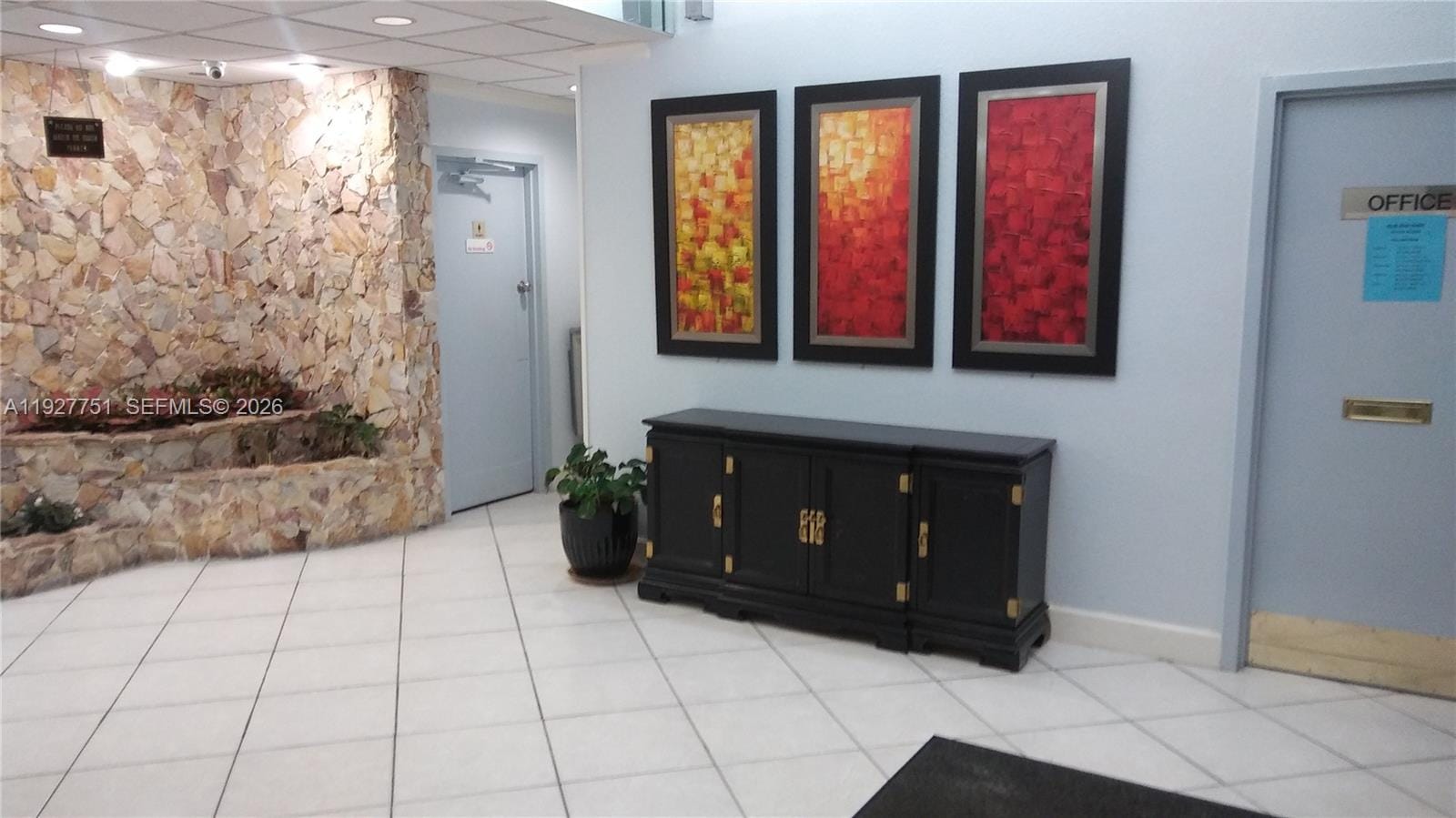 1000 Saint Charles Place L2 — photo 3