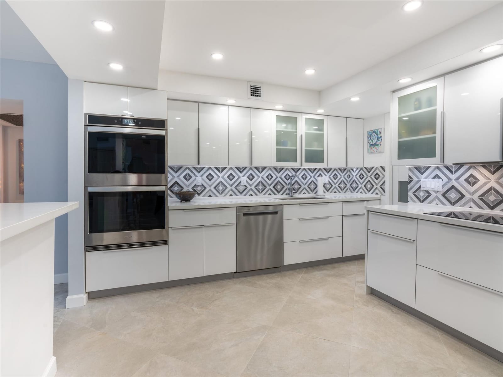 2850 N Palm Aire Drive 601 — photo 2